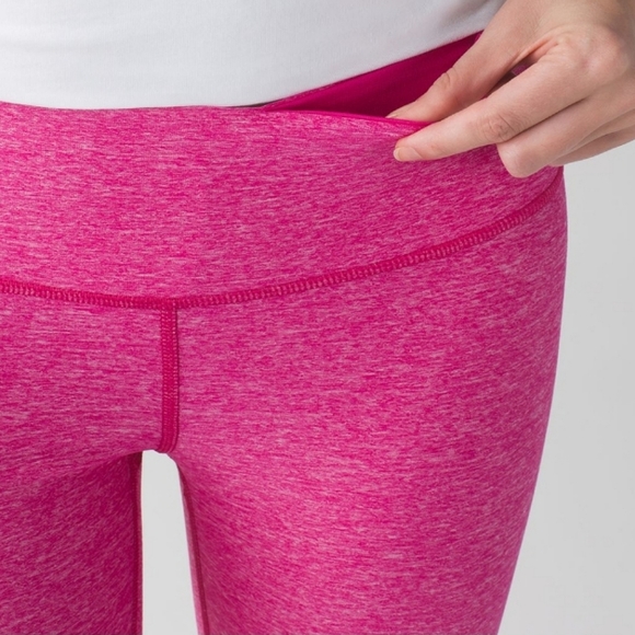 🍋Like New Lululemon Wunder Under Crop II - Picture 4 of 12